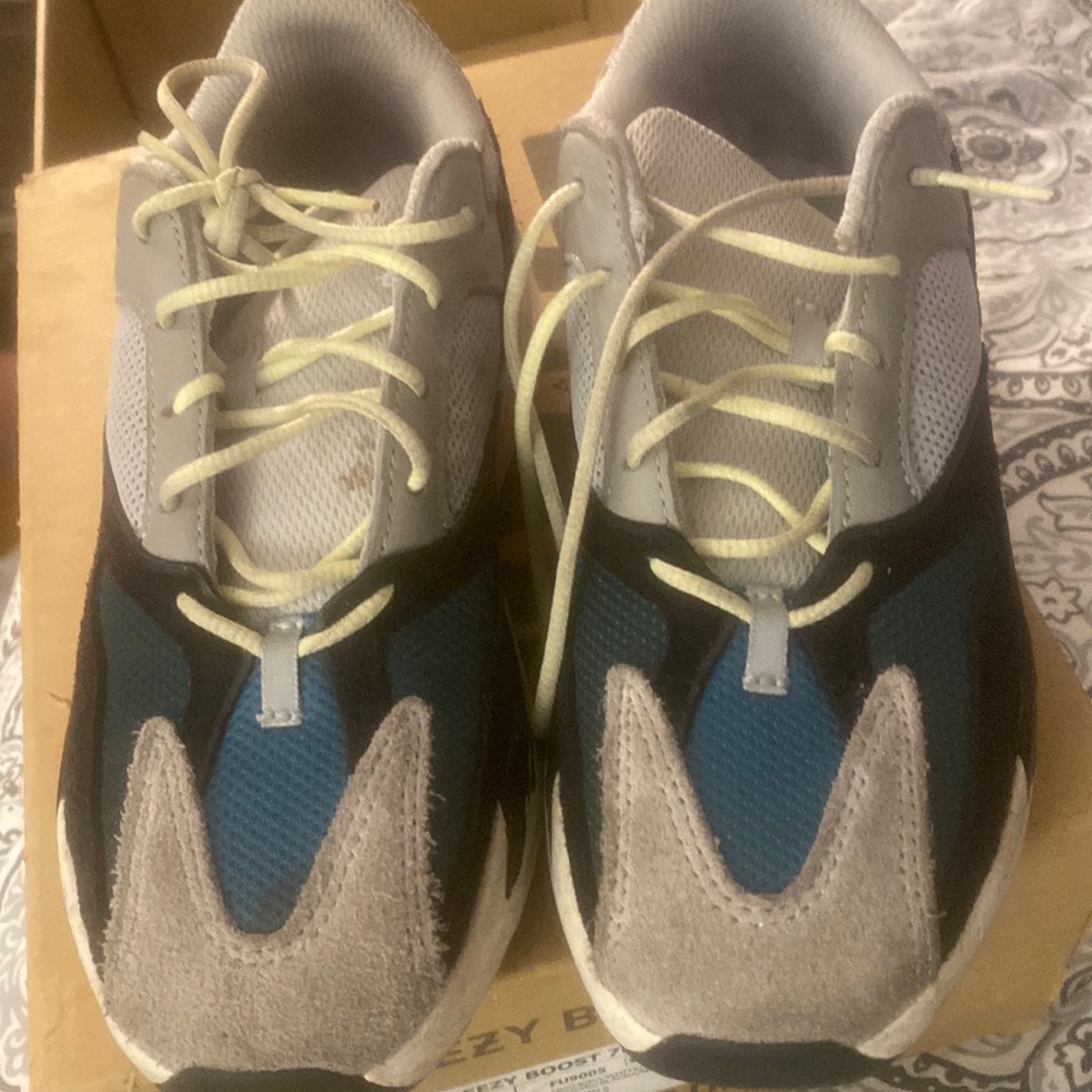 yeezy 700